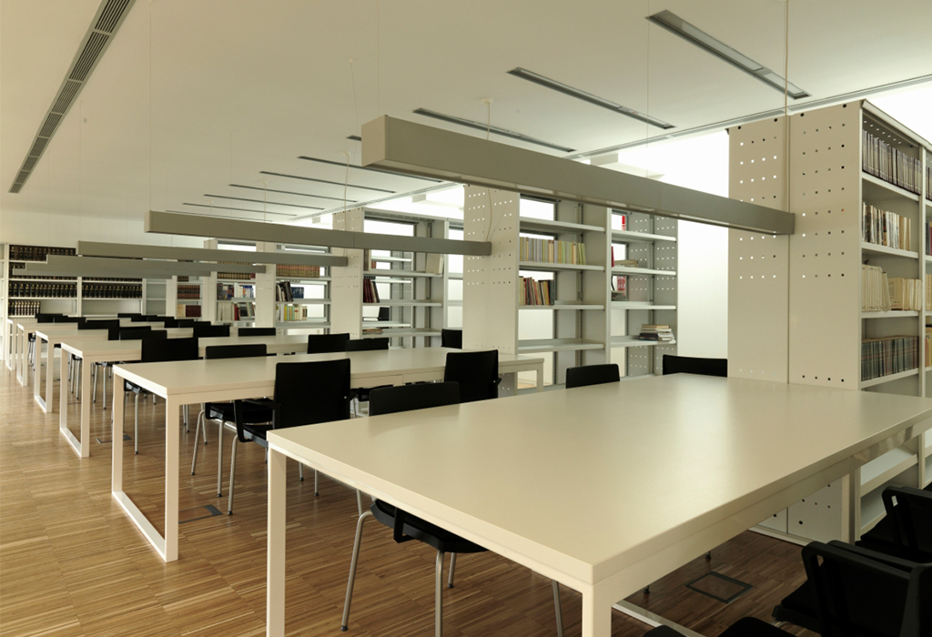 Mobiliario institucional para colegios, instituciones públicas y grandes espacios en Castellví de Rosanes