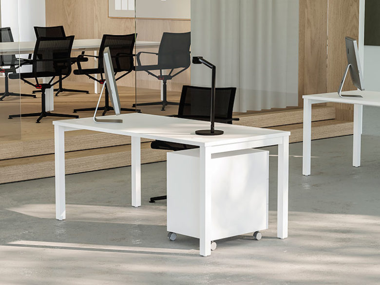 Mesa de oficina Nova Plus Anbo Suministros, especialistas en venta de mobiliario de oficina en Barcelona