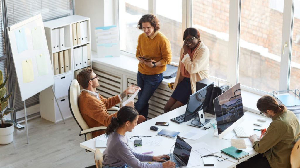 Cómo el Mobiliario de Oficina Correcto puede Impulsar la Productividad de tu Equipo