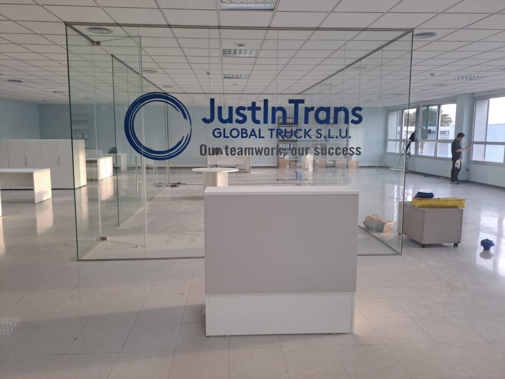 Instalación de mobiliario en la empresa Justintrans